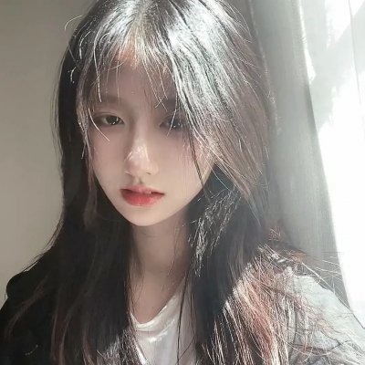 黑料社 - 某女星被曝前往韩国整容，前后对比惊人